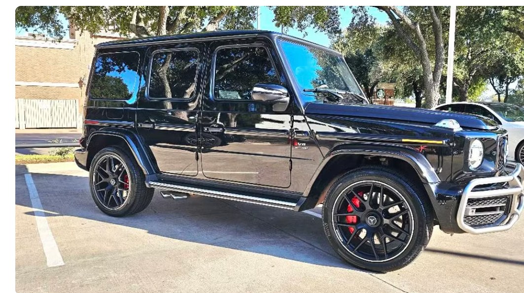 P-LUXE Luxury rental vehicle exterior